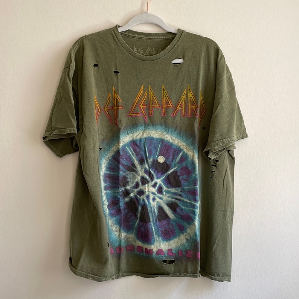 Distressed Def Leppard Oversized Tee